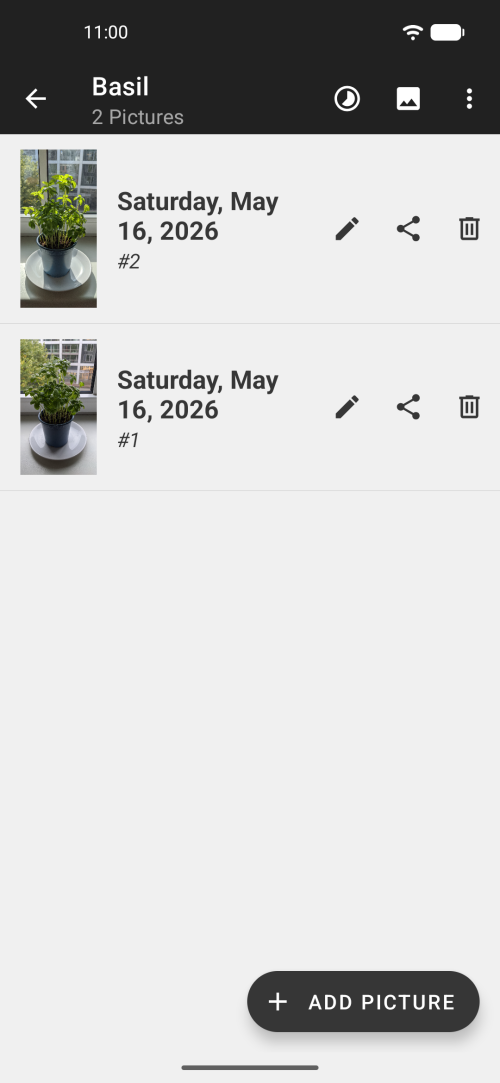 Album overview with daily photo entries